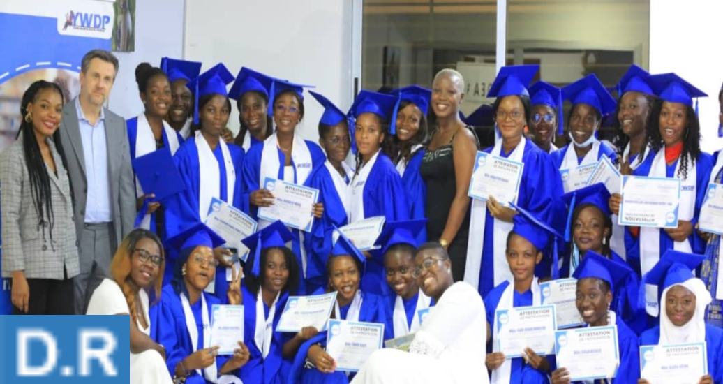 Côte d’Ivoire : Des jeunes filles reçoivent leurs attestations de fin de formation en compétence digitale