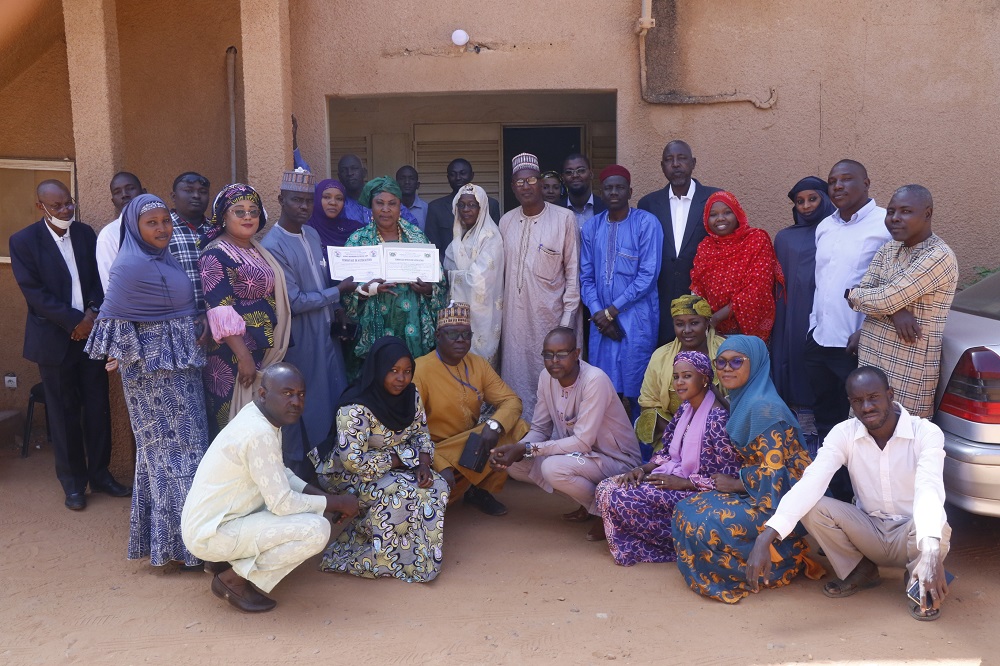 Niger : Le Ministre de la communication et l’ANP décernent des témoignages de satisfaction à la DAF Ramatou Saley admise à faire valoir ses droits à la retraite
