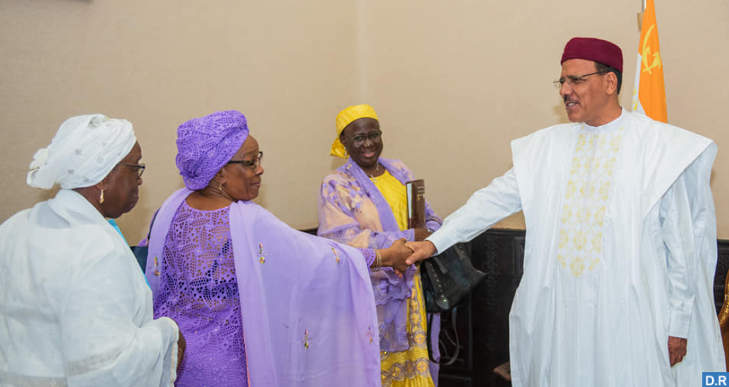 Le Président de la République reçoit les membres du réseau des femmes Africaines Ministres et Parlementaires, section du Niger