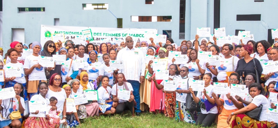 Autonomisation : Laurent Tchagba offre une formation à la gestion des micros projets à 600 femmes de Marcory